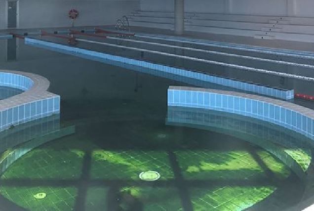 A piscina da Pastoriza está rematada pero non en funcionamento.